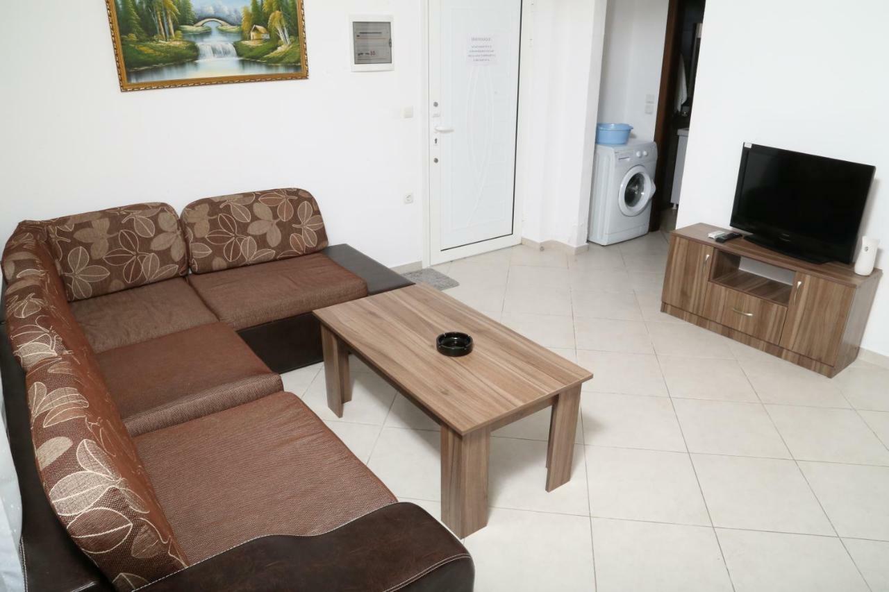 Sinanis Family Apartment
